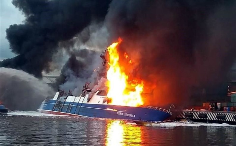 Más de 2.000 buques en Manzanillo sin reportes de ninguna incidencia y a Grupomar se le incendian 4 buques causando graves daños ambientales.
