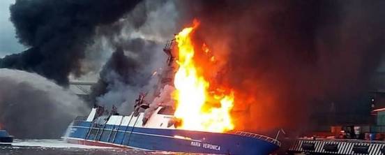 Más de 2.000 buques en Manzanillo sin reportes de ninguna incidencia y a Grupomar se le incendian 4 buques causando graves daños ambientales.