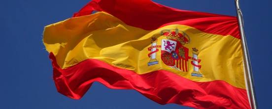 Cubre con banderas de España las entidades independentistas colaborando con este proyecto